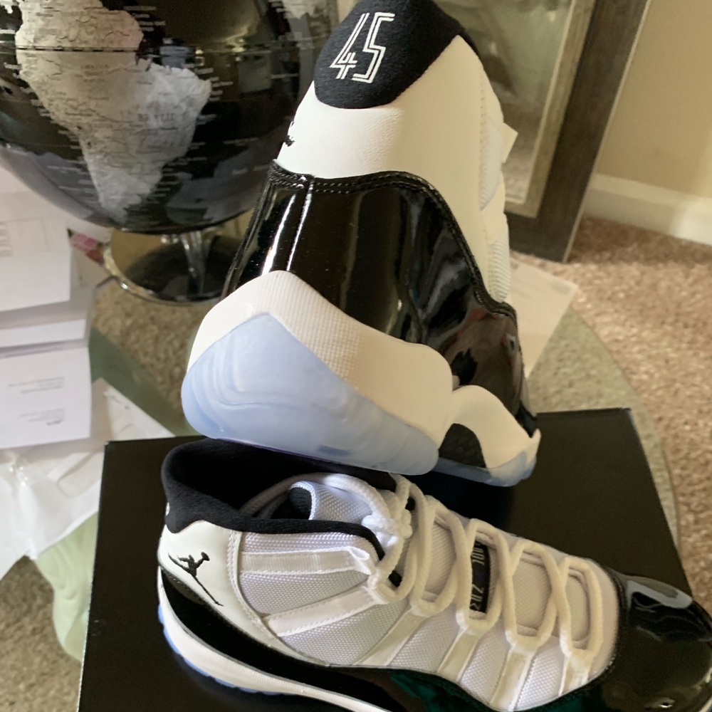 Air Jordan Retro 11 Concord